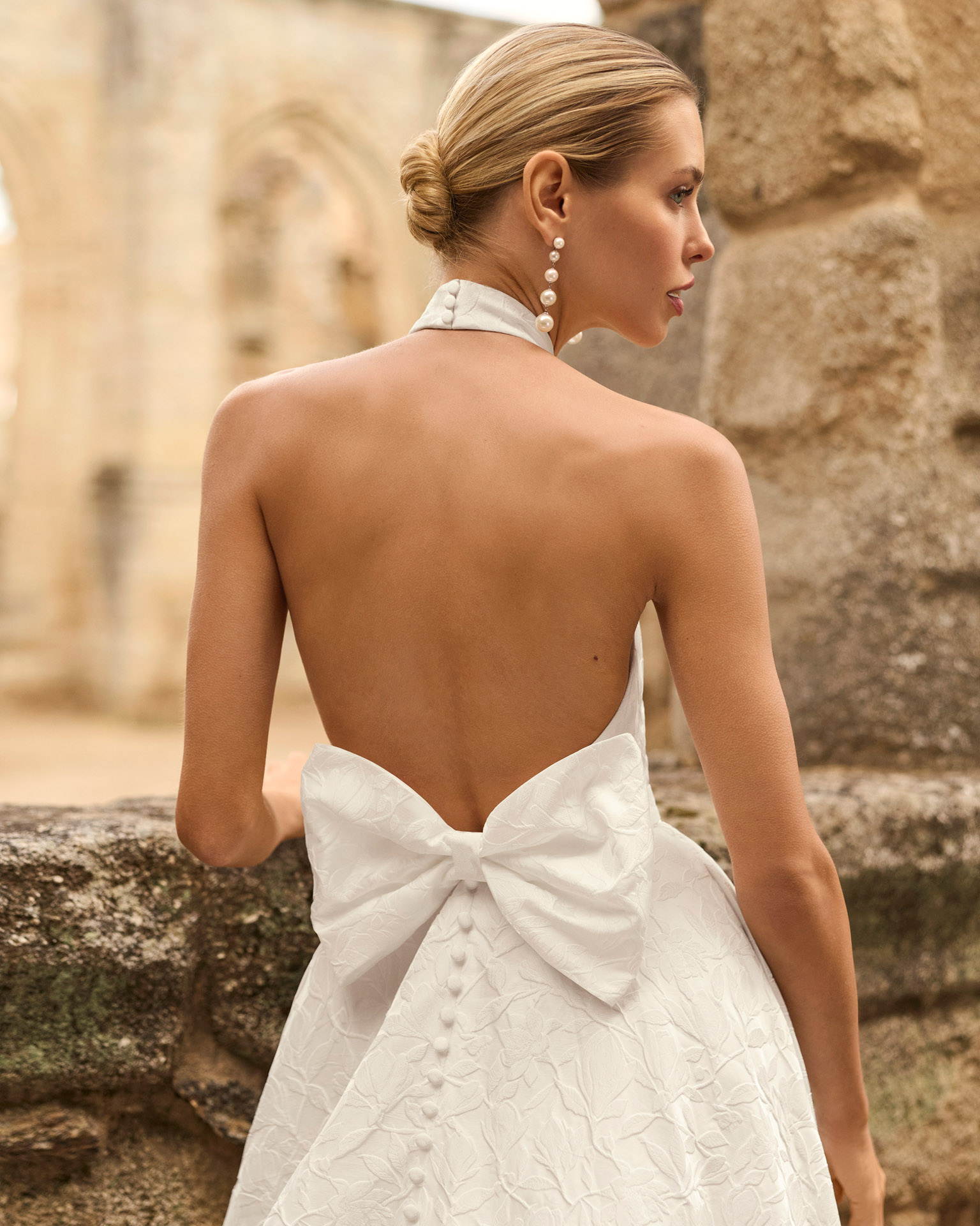 Satinbrautkleid, Neckholder, Schleife