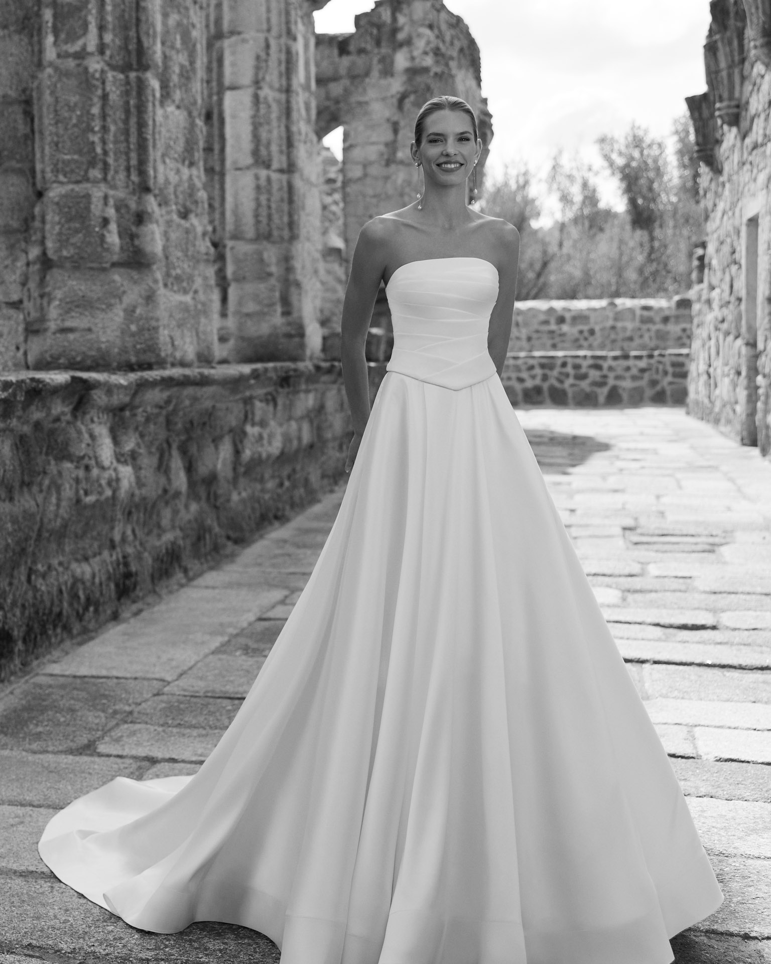 Satin Brautkleid, Corsage mit Drappierungen