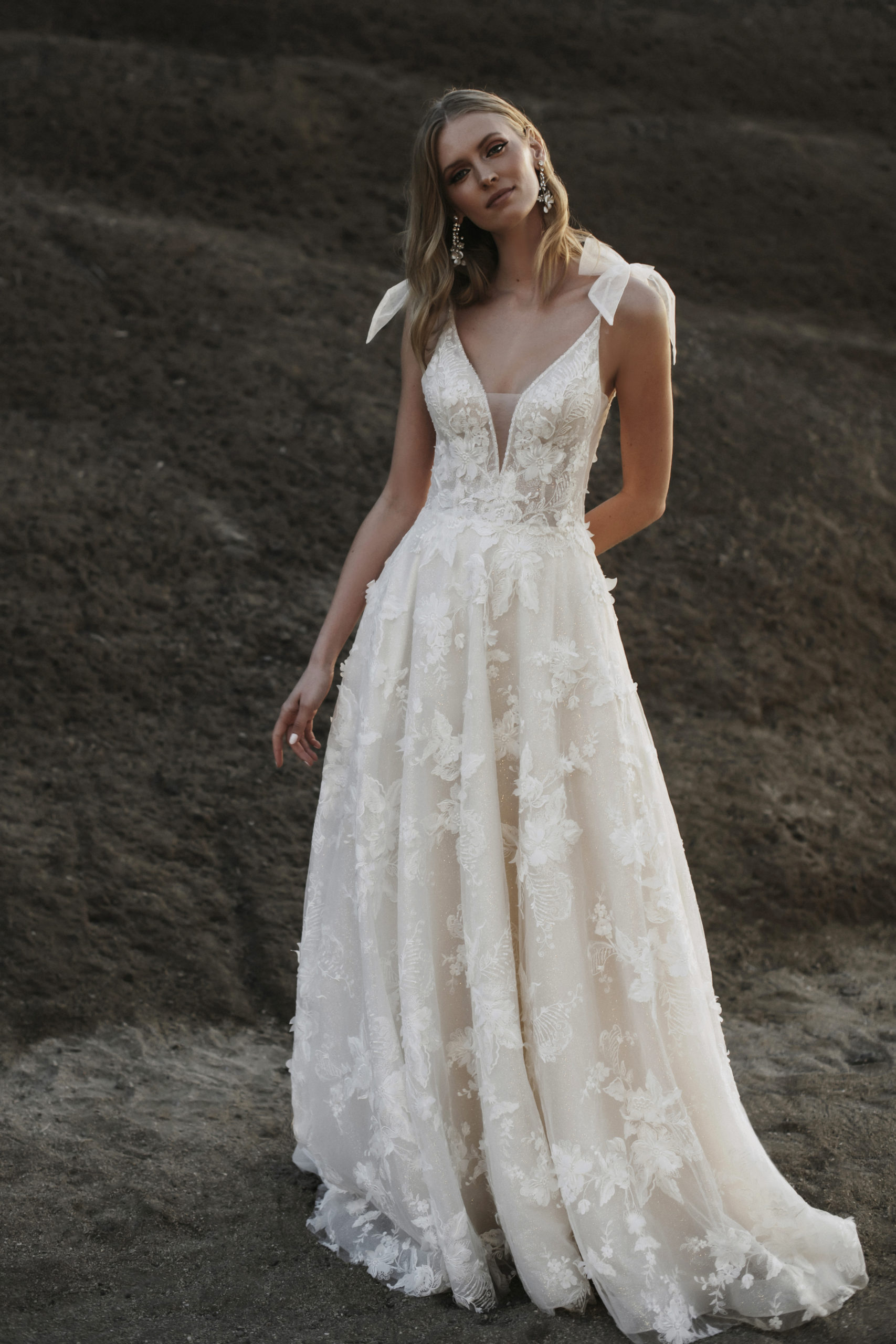 E257-01 Brautkleid mit Spitze, Designer Brautmode