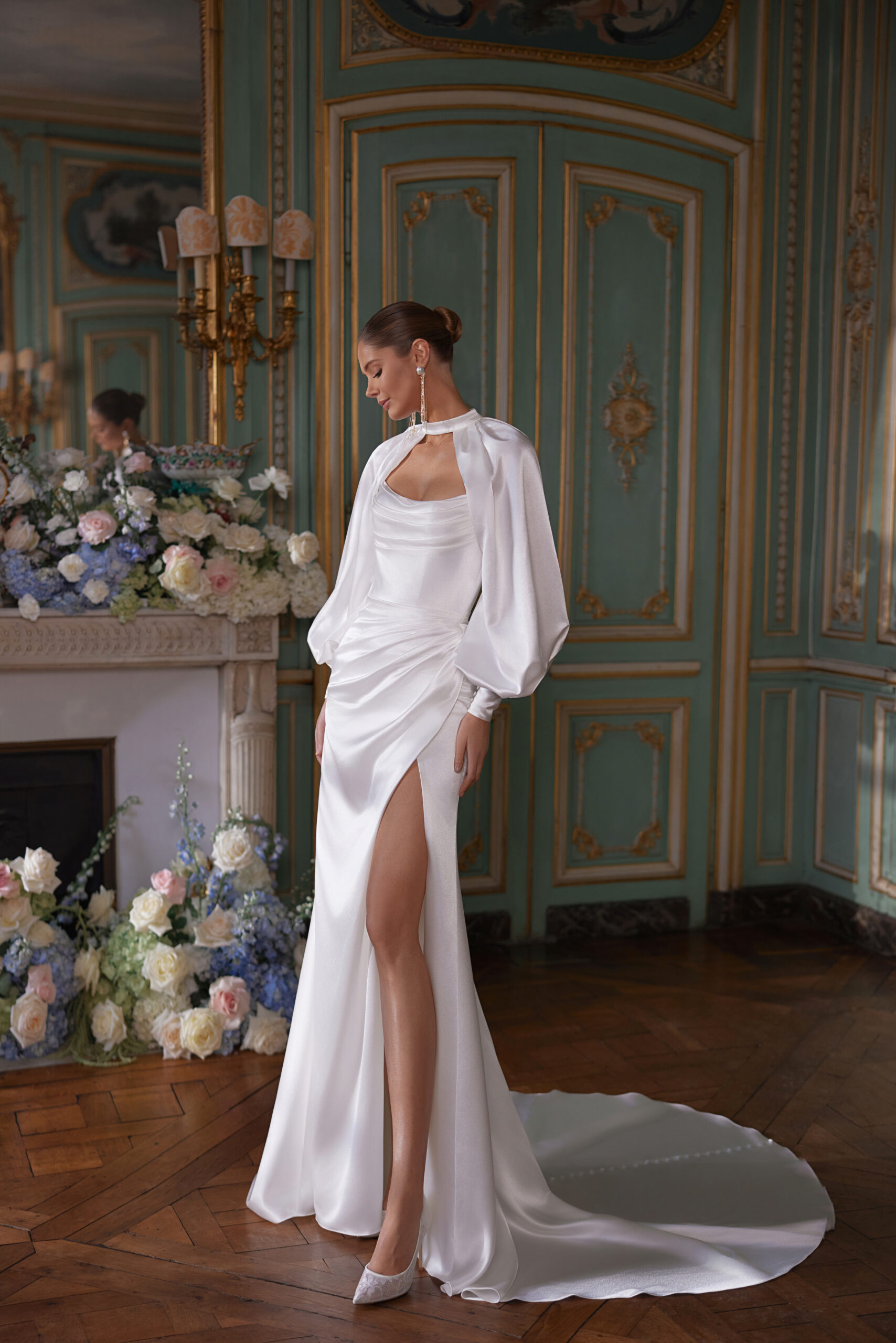 Satinbrautkleid mit Schlitz